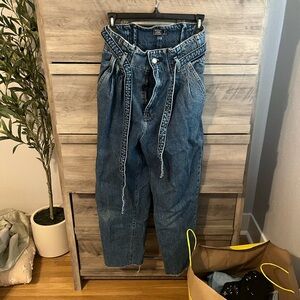 Abercrombie & Fitch A&F Mom Jeans